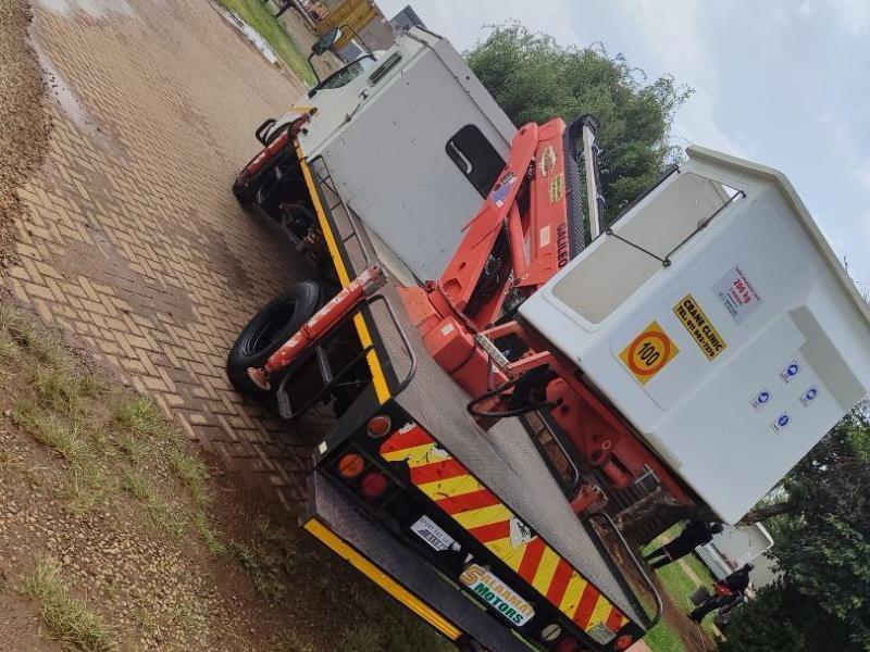 2009 Toyota dyna cherry picker