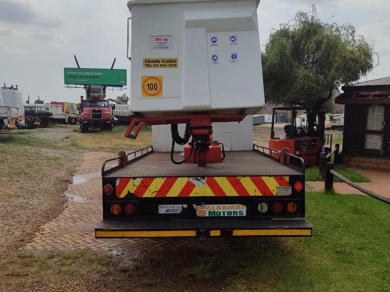 2009 Toyota dyna cherry picker