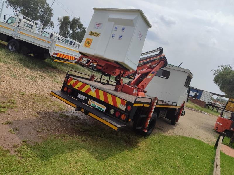 2009 Toyota dyna cherry picker