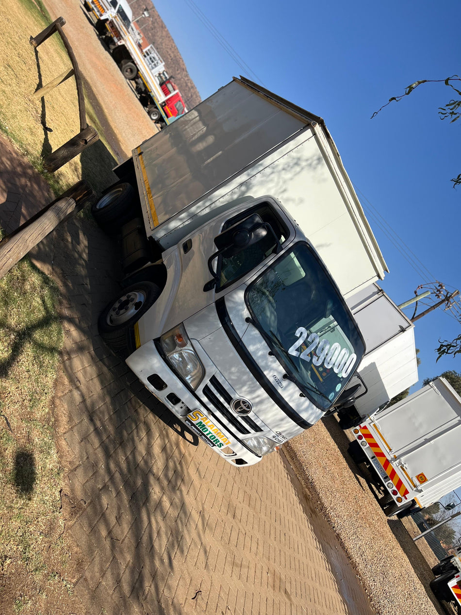 2007 Toyota dyna 4-093 2 ton v/body