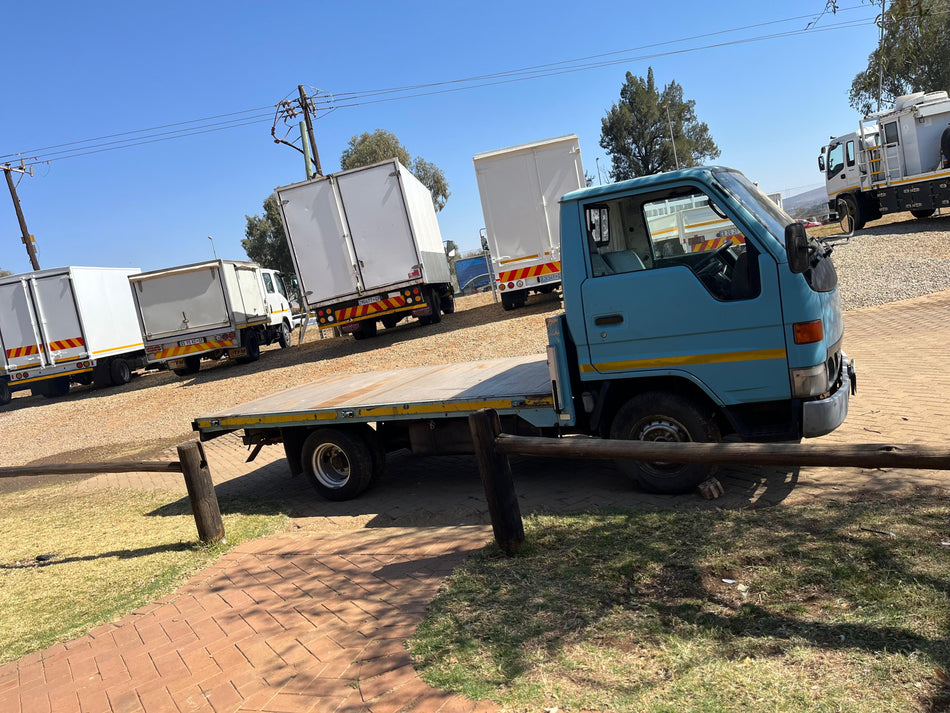 2009 Toyota dyna flat deck