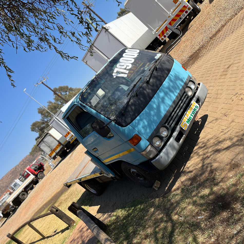 2009 Toyota dyna flat deck