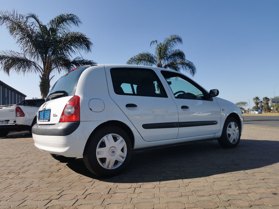 2003 Renault Clio