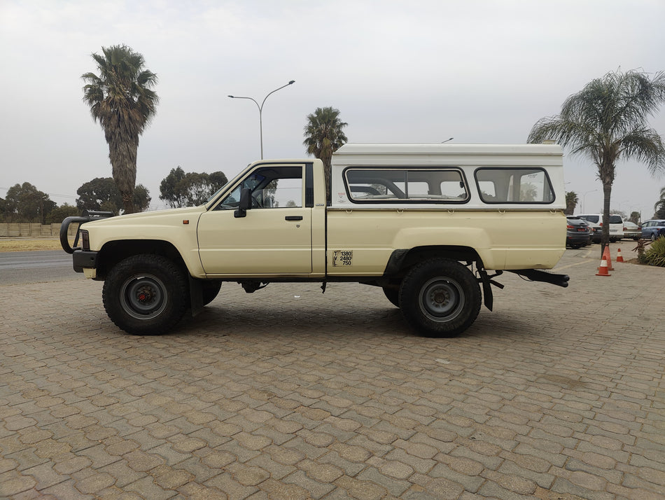 1988 Toyota Hilux 2.2 4Y 4X4 s/c 99,000 kms fsh