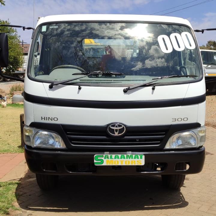 2010 Hino 300 Dropside