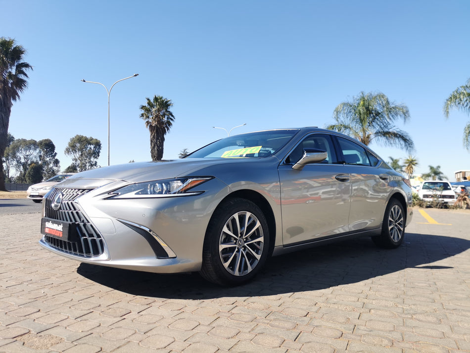 2022 Lexus es250