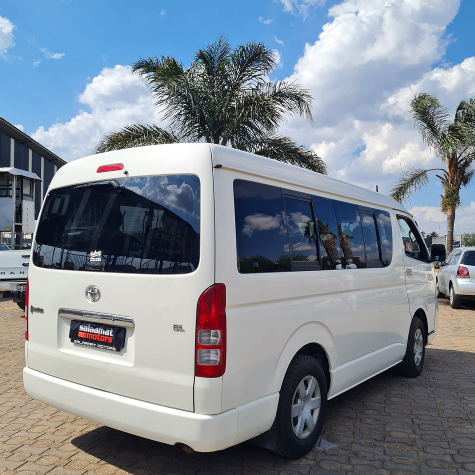 2012 Toyota Quantum GL 2.7vvti 10 seater