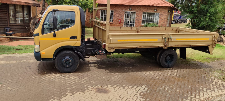 2009 Hino 300 Dropside