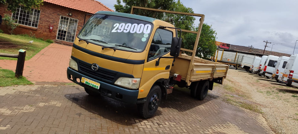 2009 Hino 300 Dropside