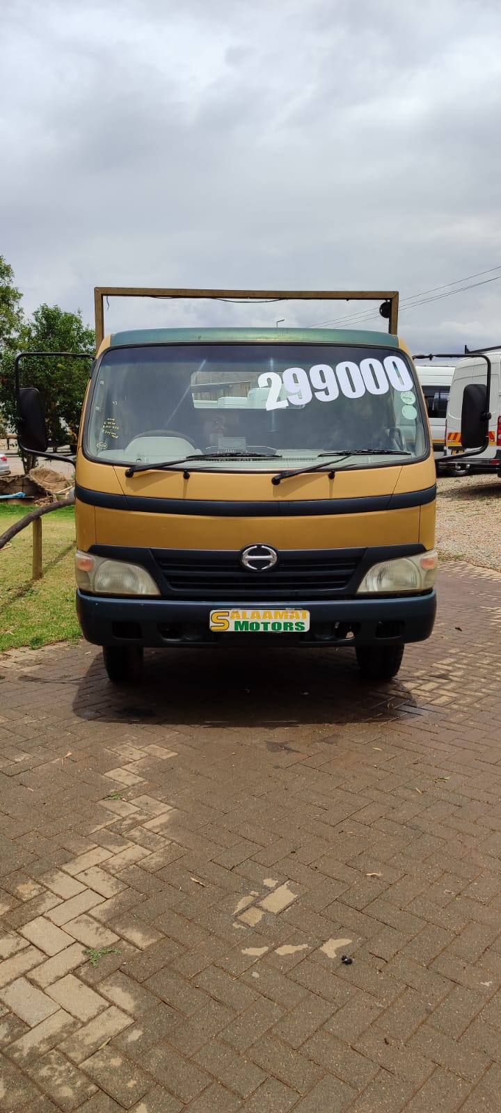 2009 Hino 300 Dropside