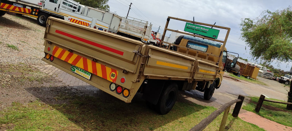 2009 Hino 300 Dropside