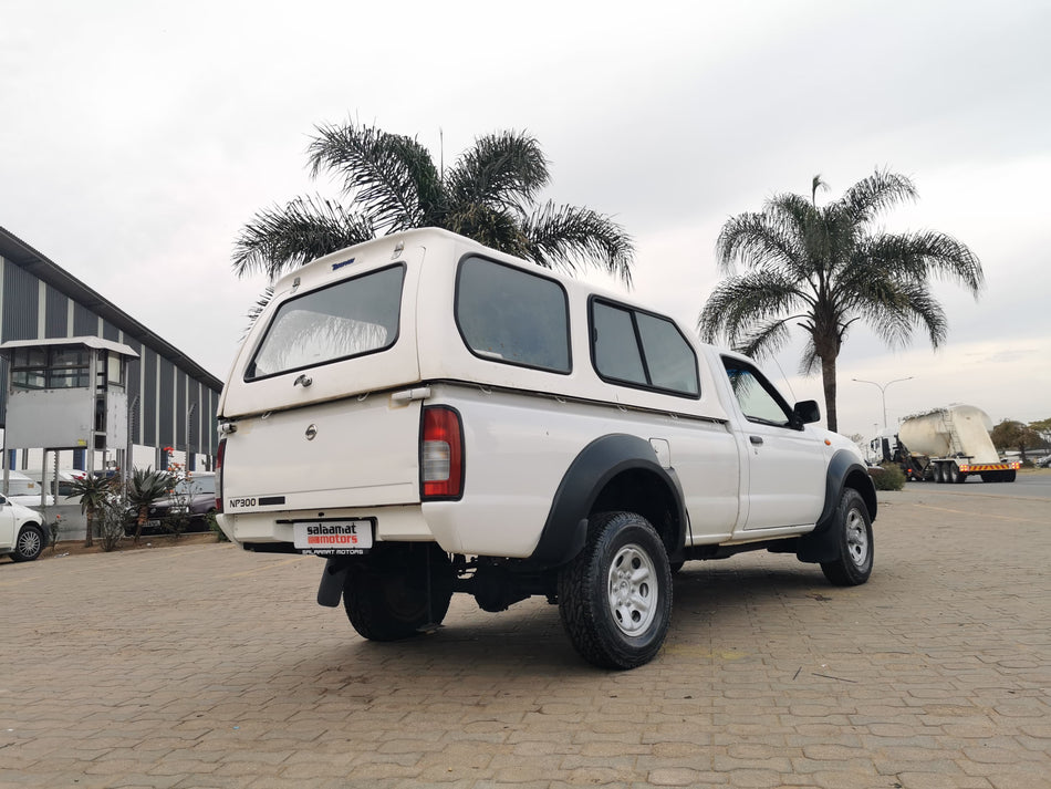 2013 Nissan Hardbody 2.4i 4x4