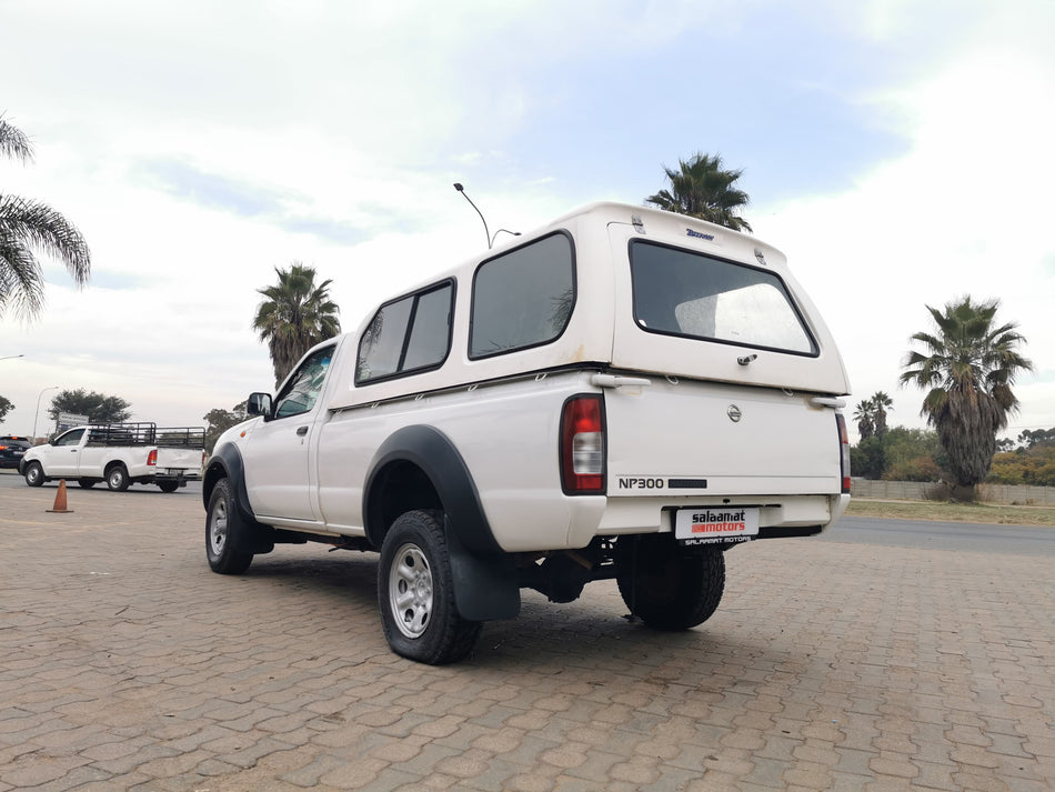 2013 Nissan Hardbody 2.4i 4x4