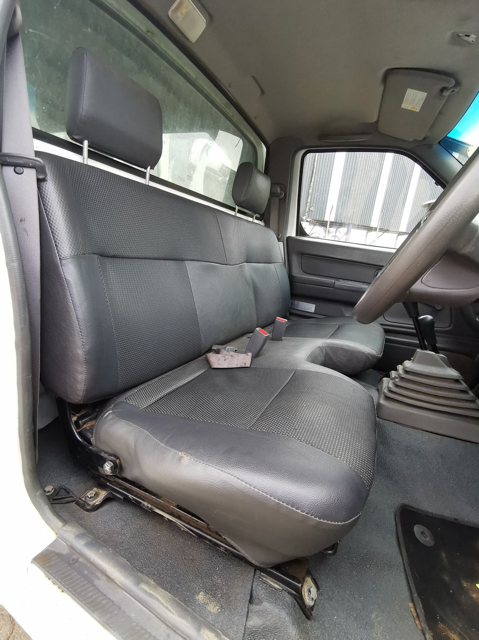 2013 Nissan Hardbody 2.4i 4x4