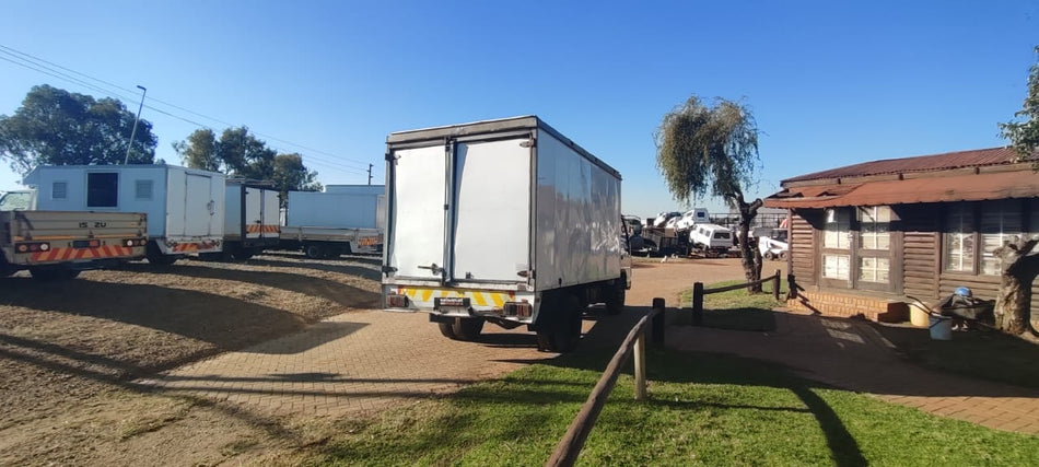 2008 Isuzu NPR 300 V/body