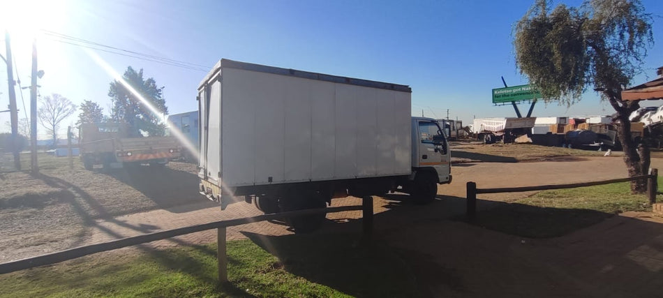 2008 Isuzu NPR 300 V/body
