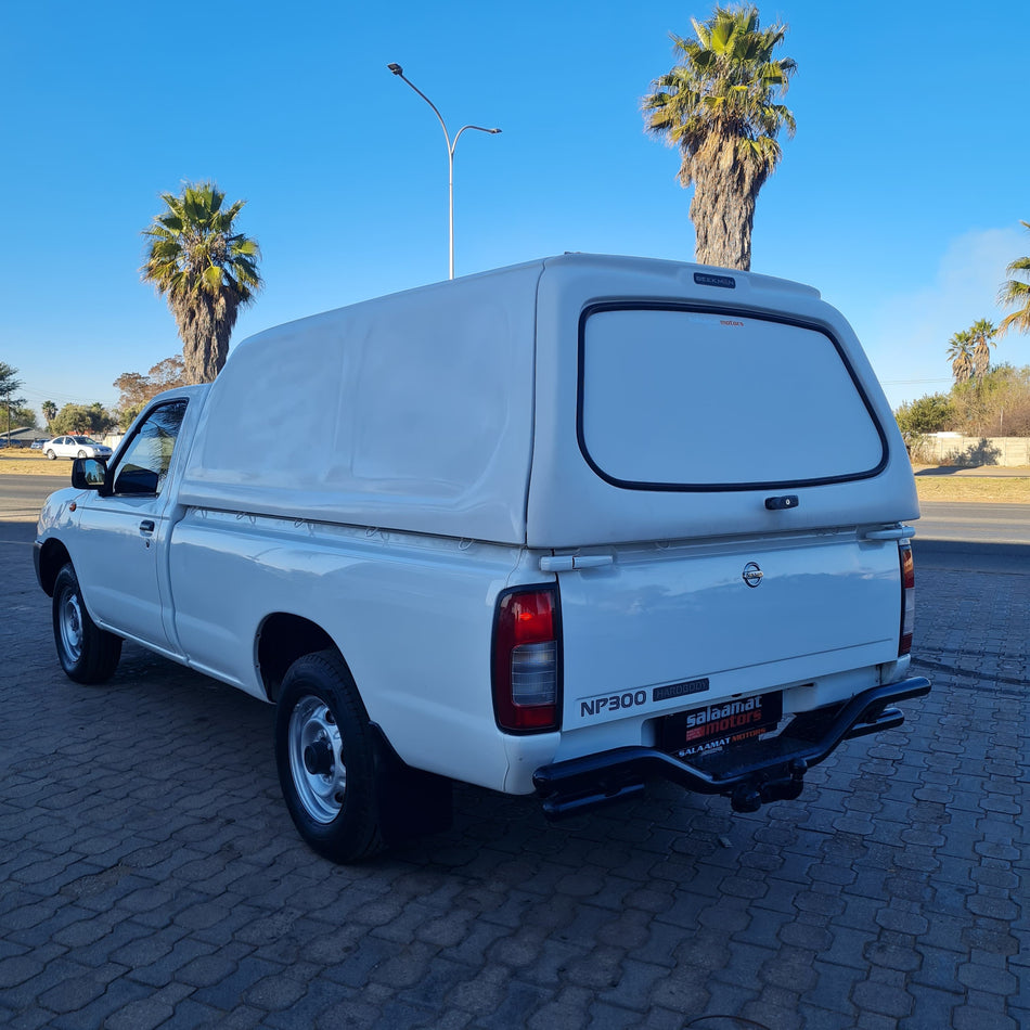 2016 Nissan Hardbody Np300 low kms