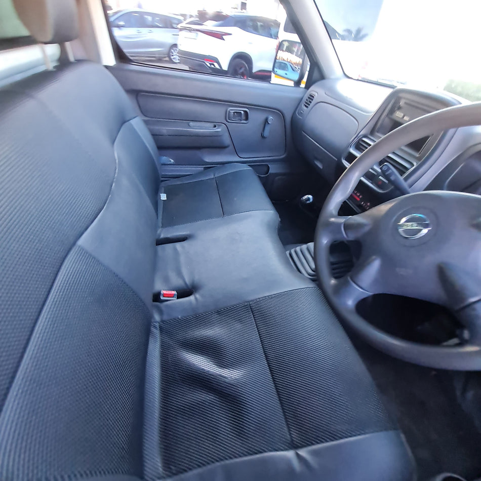 2016 Nissan Hardbody Np300 low kms
