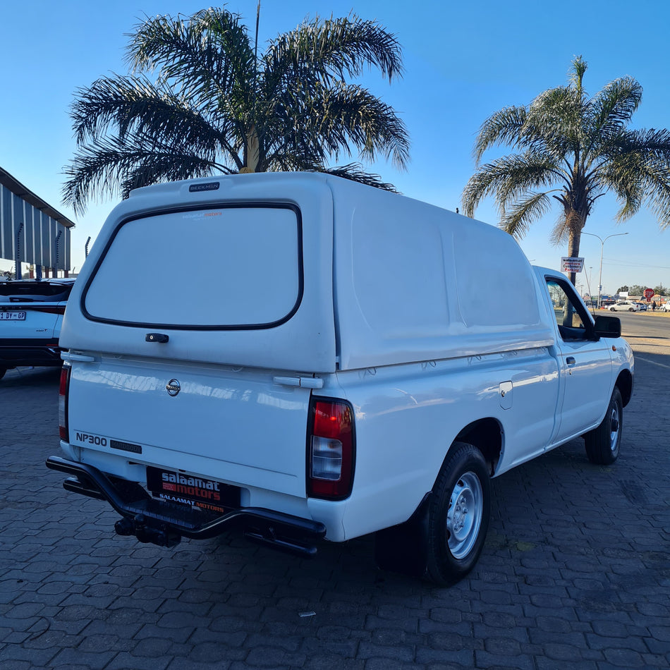 2016 Nissan Hardbody Np300 low kms