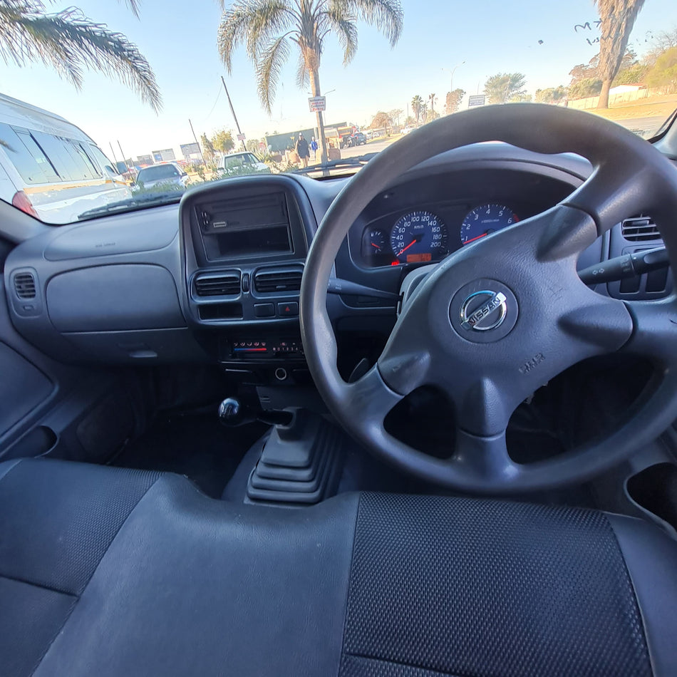 2016 Nissan Hardbody Np300 low kms
