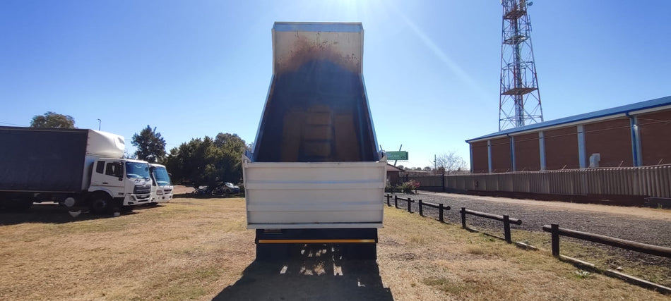 2013 UD QUON CW 26370 TIPPER