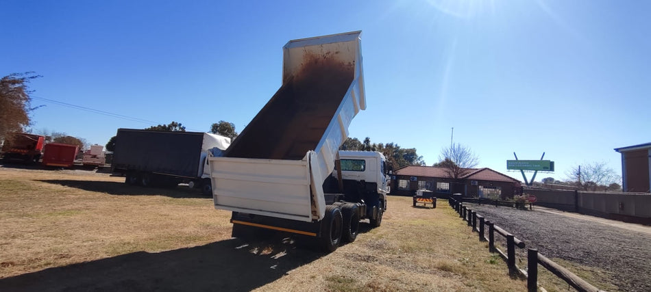 2013 UD QUON CW 26370 TIPPER