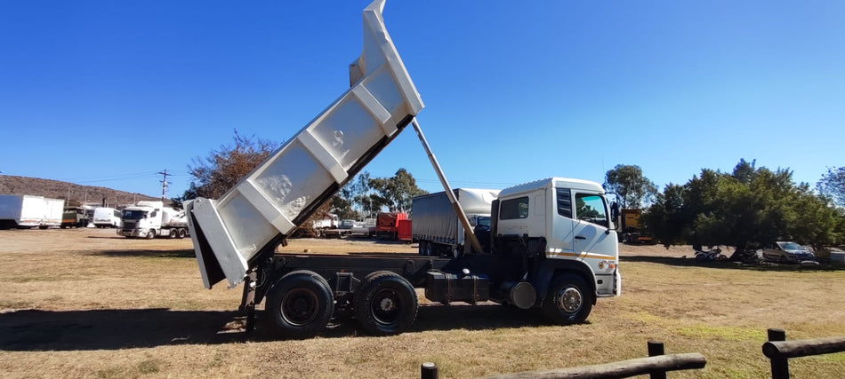 2013 UD QUON CW 26370 TIPPER