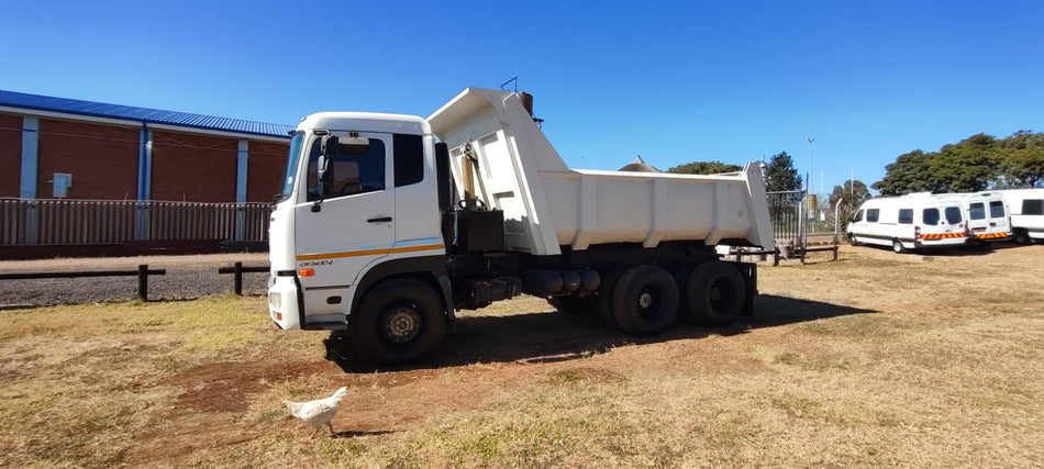 2013 UD QUON CW 26370 TIPPER