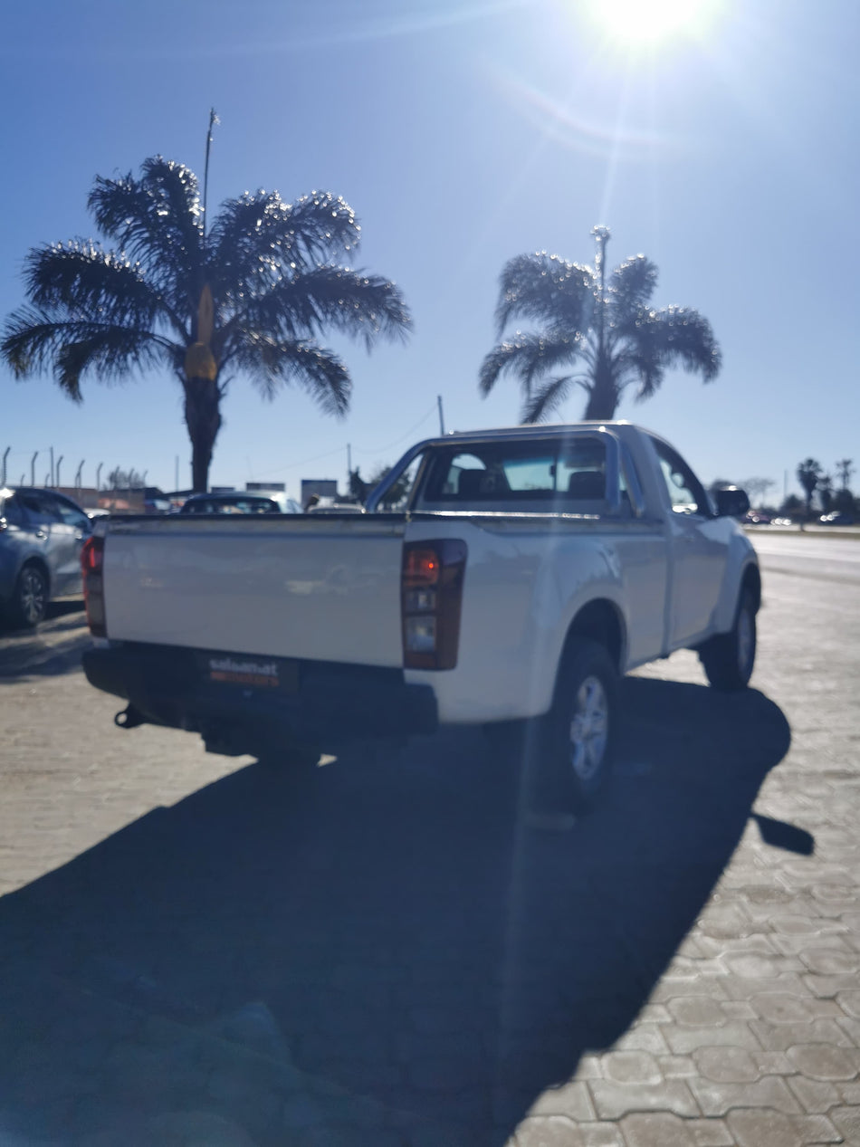 2015 Isuzu KB250D raised body