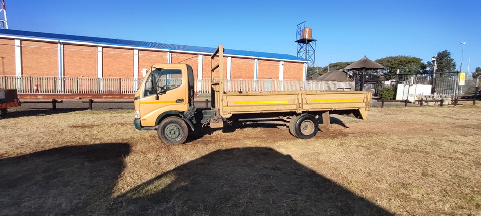 2009 Hino 300 Dropside