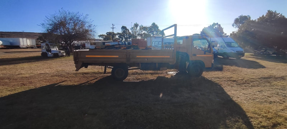 2009 Hino 300 Dropside