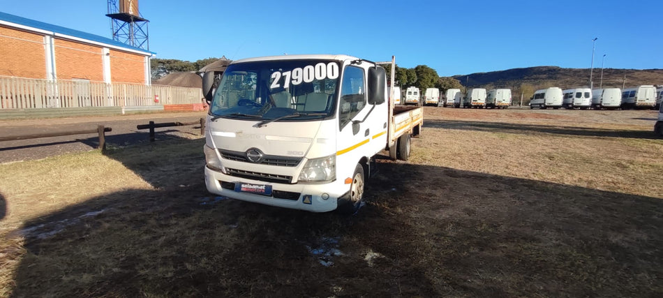 2013 Hino 300 Crew Cab
