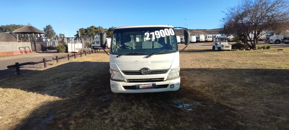 2013 Hino 300 Crew Cab