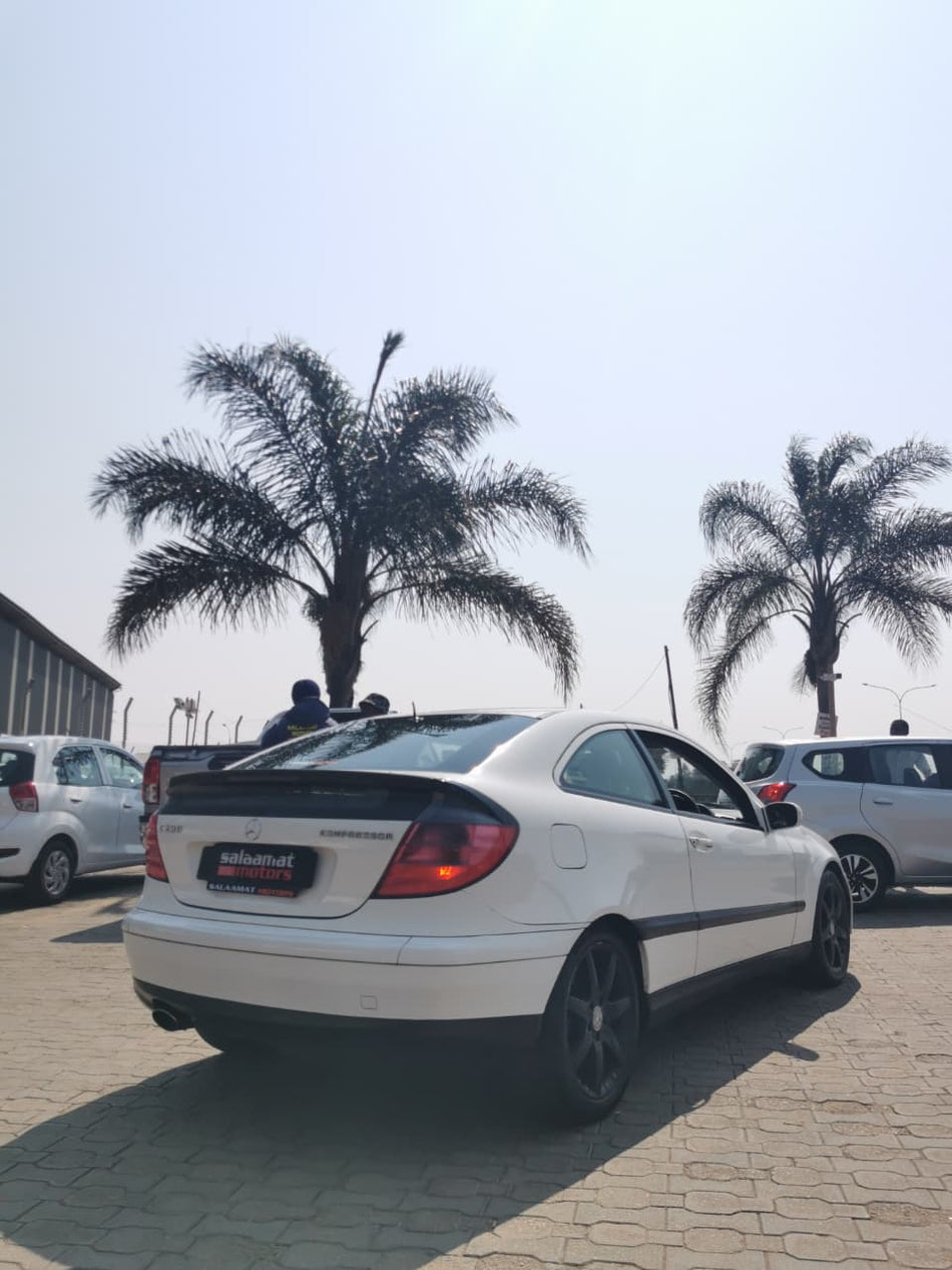 2003 Mercedes-Benz C200 Kompressor Automatic 3 Door