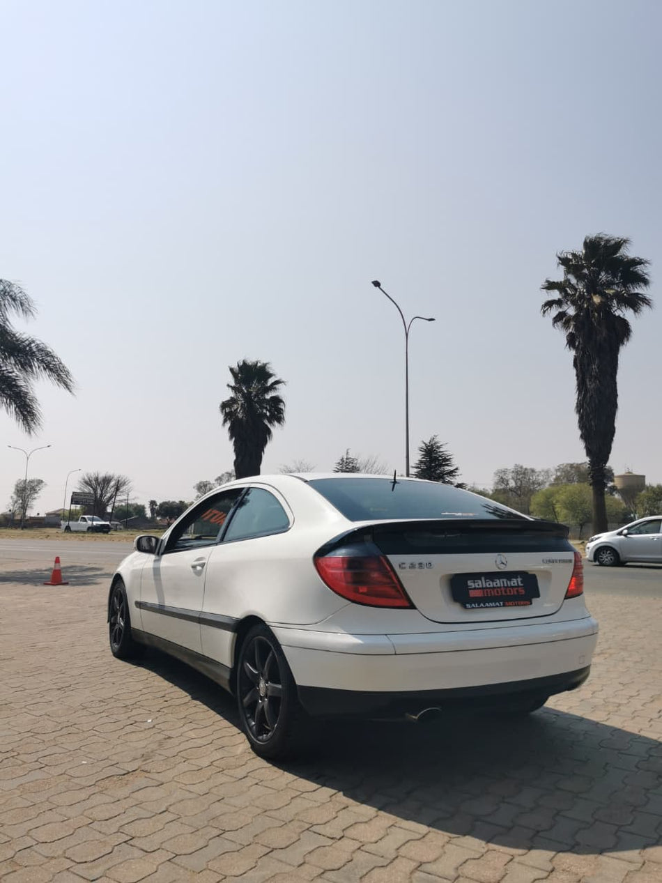 2003 Mercedes-Benz C200 Kompressor Automatic 3 Door