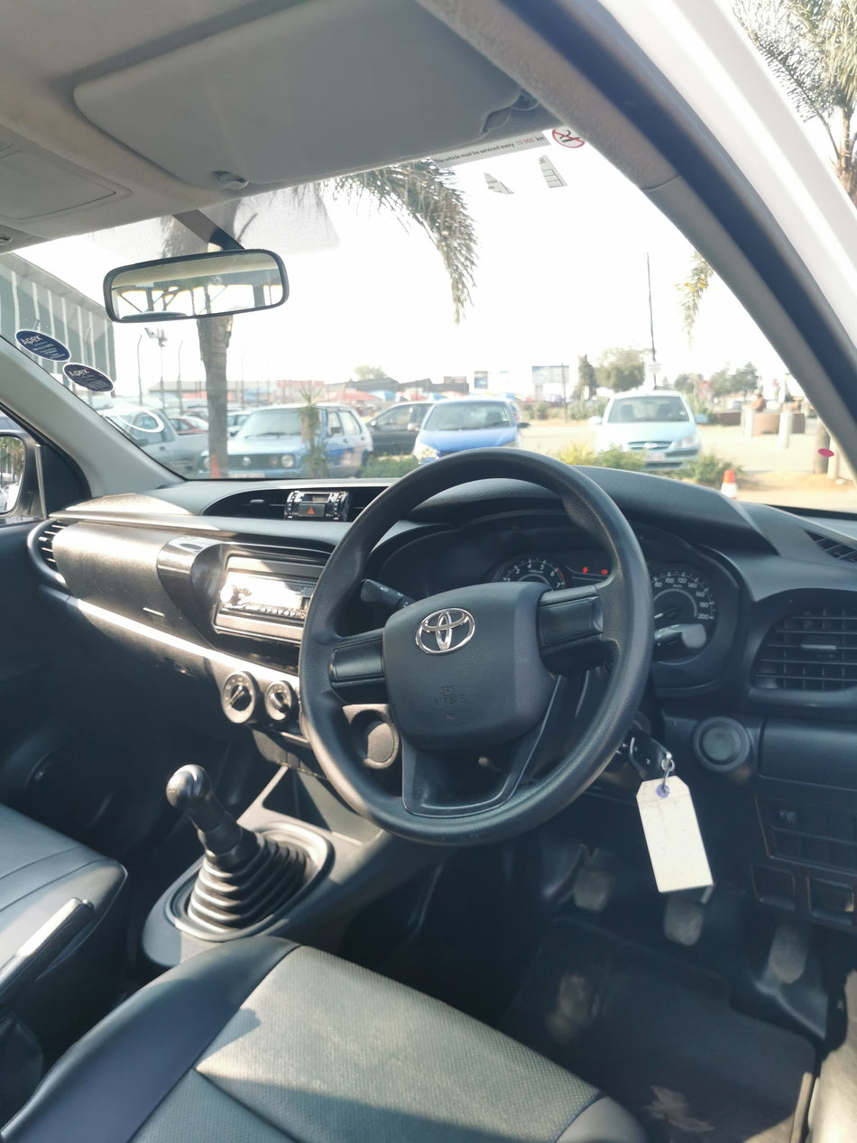 2022 Toyota Hilux 2.0 Petrol