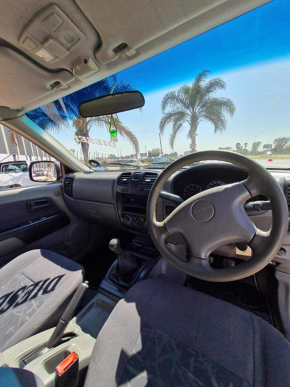 Isuzu KB250D LE Diesel