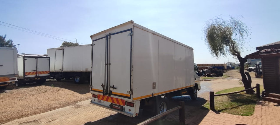2017 Mitsubishi Fuso Canter V/Body