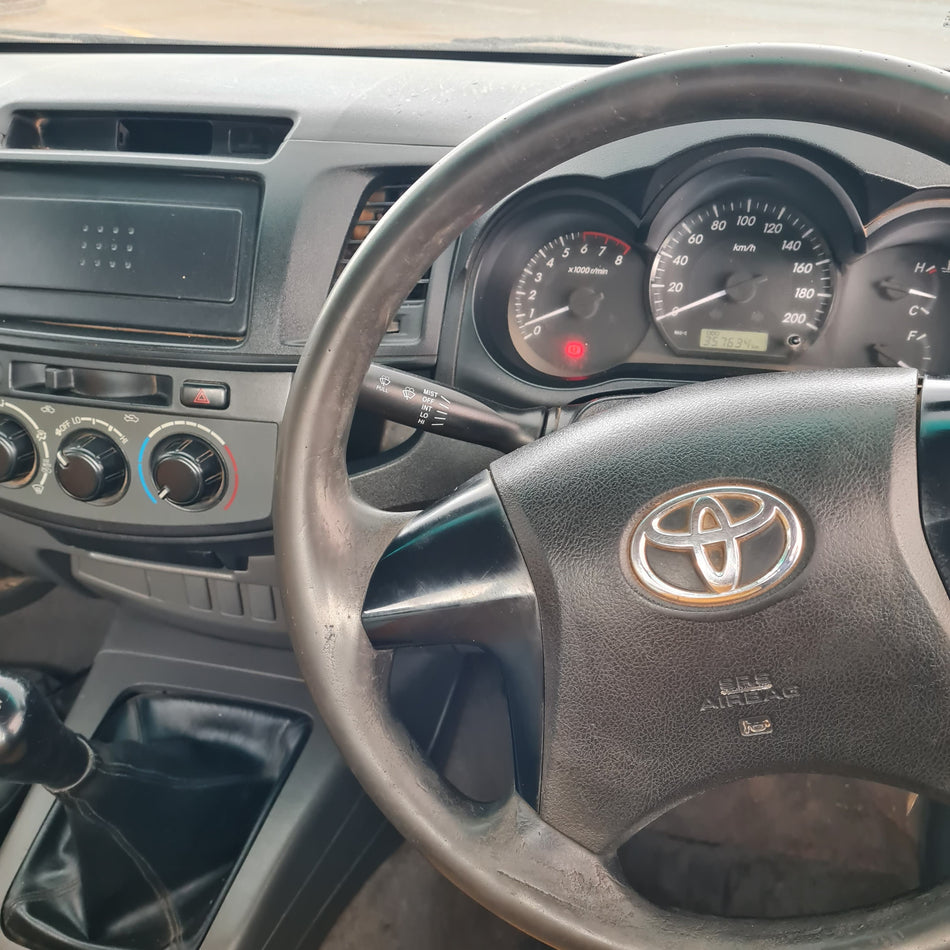 2014 Toyota Hilux 2.0 vvti flat bed